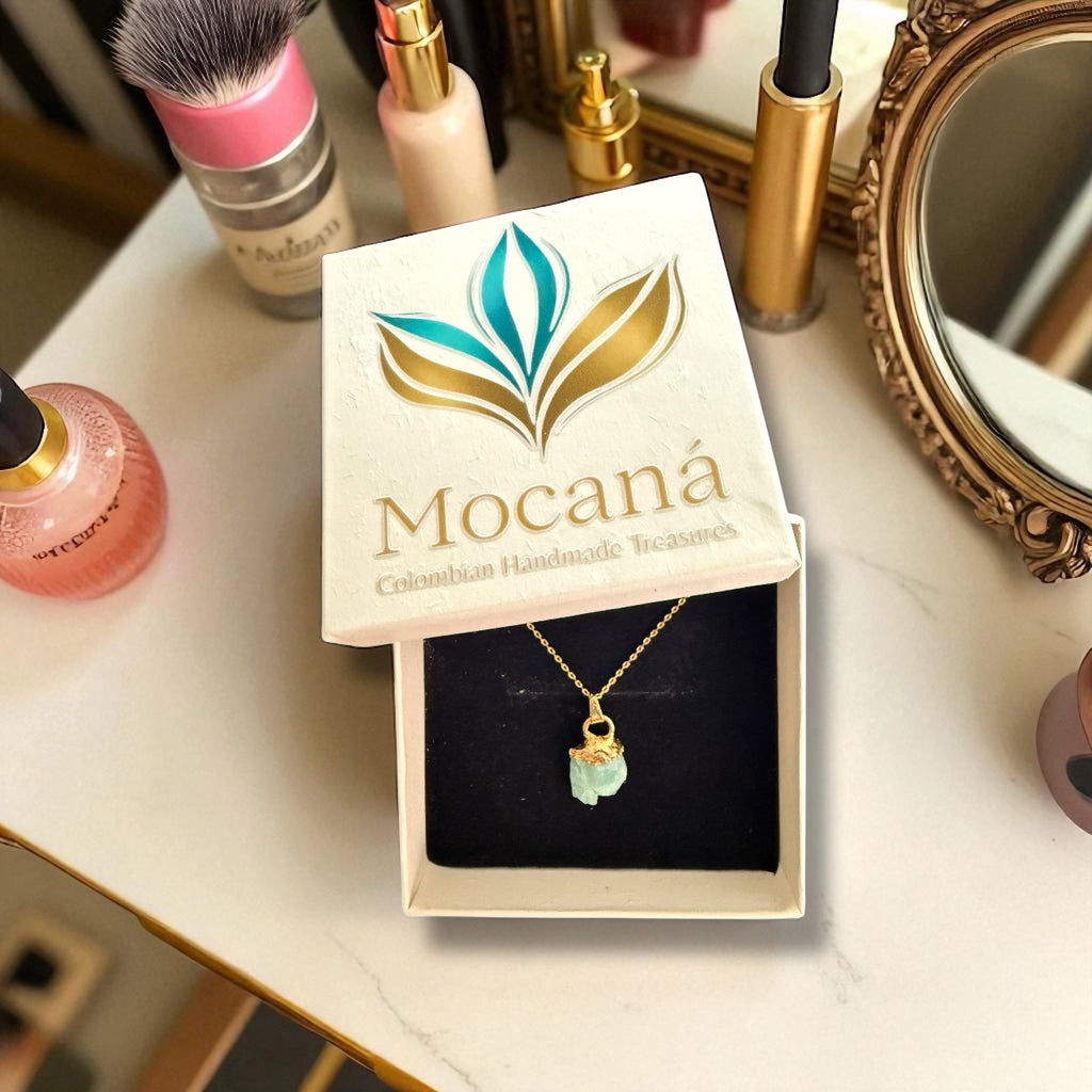 Essence Piedra Necklace