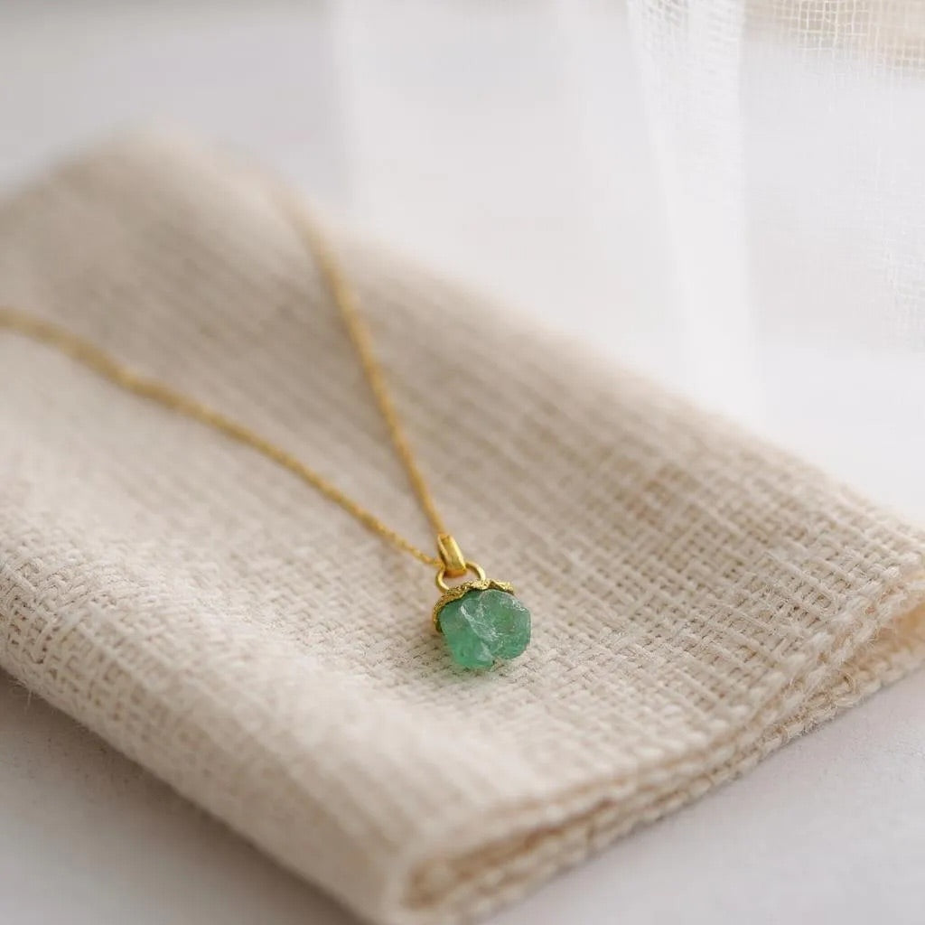 Essence Piedra Necklace
